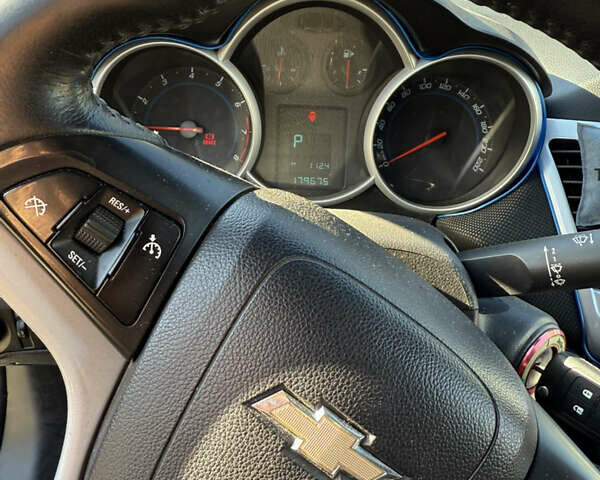 Красный Шевроле Круз, объемом двигателя 1.8 л и пробегом 180 тыс. км за 6800 $, фото 11 на Automoto.ua