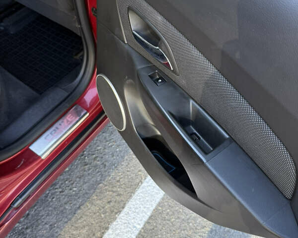 Красный Шевроле Круз, объемом двигателя 1.8 л и пробегом 180 тыс. км за 6800 $, фото 18 на Automoto.ua