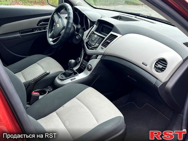 Красный Шевроле Круз, объемом двигателя 1.8 л и пробегом 170 тыс. км за 5700 $, фото 7 на Automoto.ua