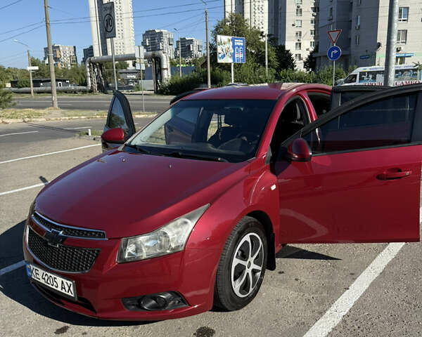 Красный Шевроле Круз, объемом двигателя 1.8 л и пробегом 180 тыс. км за 6800 $, фото 1 на Automoto.ua