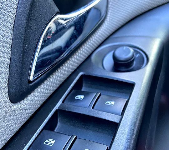 Красный Шевроле Круз, объемом двигателя 1.6 л и пробегом 121 тыс. км за 8000 $, фото 8 на Automoto.ua