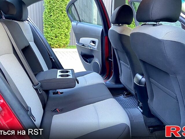 Красный Шевроле Круз, объемом двигателя 1.6 л и пробегом 121 тыс. км за 8000 $, фото 12 на Automoto.ua