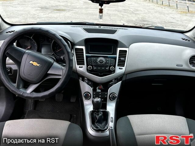 Красный Шевроле Круз, объемом двигателя 1.8 л и пробегом 170 тыс. км за 5700 $, фото 6 на Automoto.ua