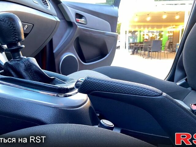 Красный Шевроле Круз, объемом двигателя 1.6 л и пробегом 121 тыс. км за 8000 $, фото 2 на Automoto.ua