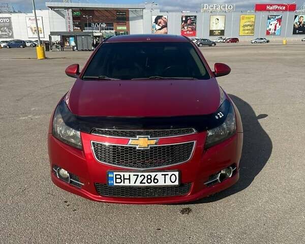 Красный Шевроле Круз, объемом двигателя 1.36 л и пробегом 232 тыс. км за 8300 $, фото 3 на Automoto.ua