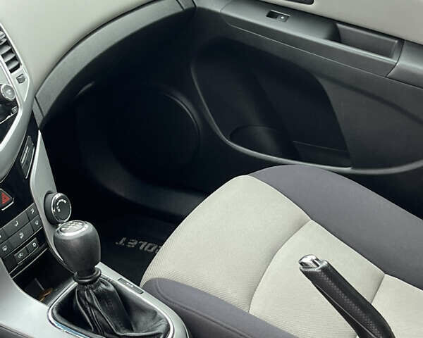 Червоний Шевроле Круз, об'ємом двигуна 1.8 л та пробігом 265 тис. км за 6150 $, фото 11 на Automoto.ua