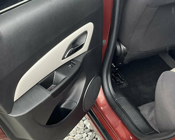 Червоний Шевроле Круз, об'ємом двигуна 1.8 л та пробігом 265 тис. км за 6150 $, фото 15 на Automoto.ua