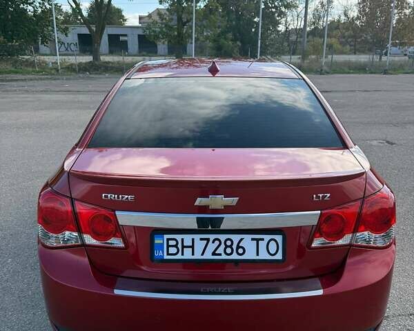 Красный Шевроле Круз, объемом двигателя 1.36 л и пробегом 232 тыс. км за 8300 $, фото 5 на Automoto.ua