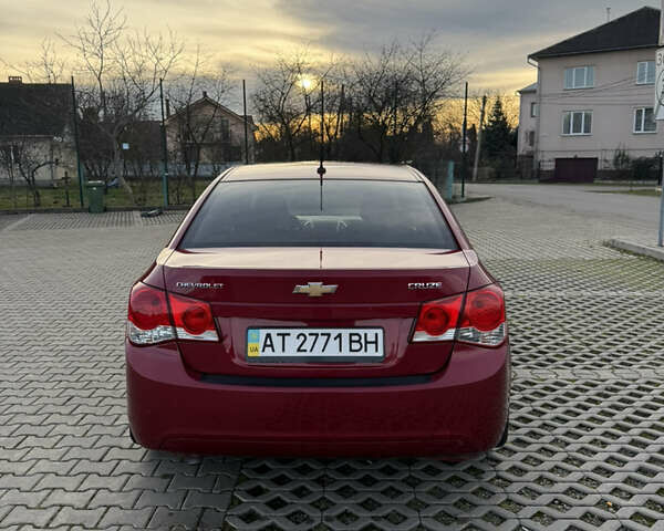 Красный Шевроле Круз, объемом двигателя 1.8 л и пробегом 200 тыс. км за 6450 $, фото 4 на Automoto.ua