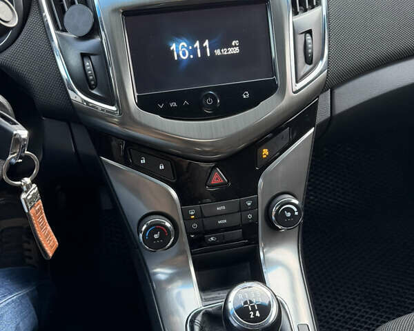 Красный Шевроле Круз, объемом двигателя 1.8 л и пробегом 200 тыс. км за 6450 $, фото 14 на Automoto.ua