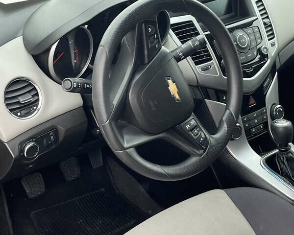 Червоний Шевроле Круз, об'ємом двигуна 1.8 л та пробігом 265 тис. км за 6150 $, фото 10 на Automoto.ua