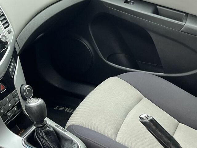 Червоний Шевроле Круз, об'ємом двигуна 1.8 л та пробігом 265 тис. км за 6150 $, фото 11 на Automoto.ua