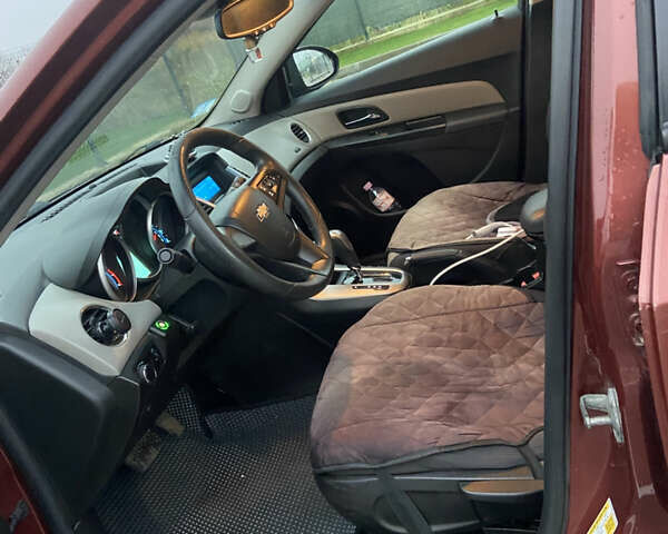 Красный Шевроле Круз, объемом двигателя 1.8 л и пробегом 266 тыс. км за 6250 $, фото 8 на Automoto.ua