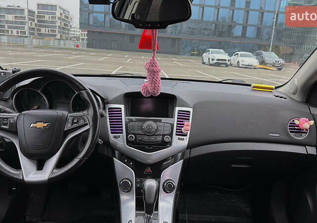 Червоний Шевроле Круз, об'ємом двигуна 1.4 л та пробігом 130 тис. км за 8000 $, фото 9 на Automoto.ua