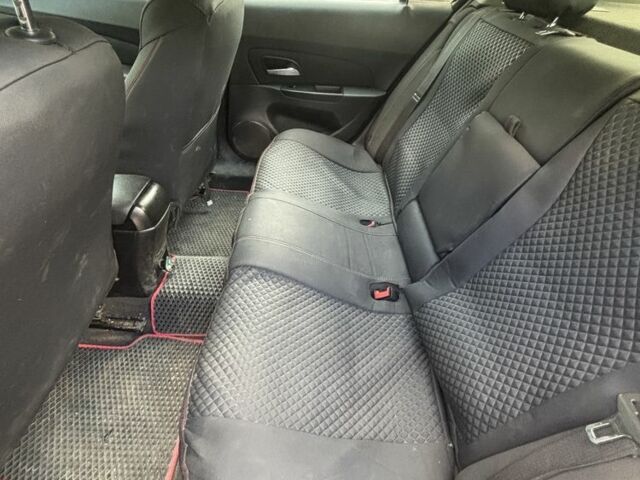 Красный Шевроле Круз, объемом двигателя 1.4 л и пробегом 23 тыс. км за 5500 $, фото 7 на Automoto.ua