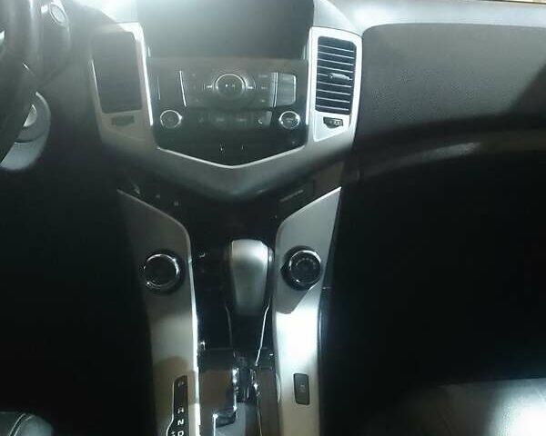 Красный Шевроле Круз, объемом двигателя 1.36 л и пробегом 142 тыс. км за 7000 $, фото 3 на Automoto.ua