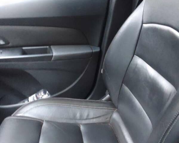 Красный Шевроле Круз, объемом двигателя 1.36 л и пробегом 142 тыс. км за 7000 $, фото 24 на Automoto.ua