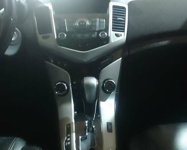 Красный Шевроле Круз, объемом двигателя 1.36 л и пробегом 142 тыс. км за 7000 $, фото 4 на Automoto.ua