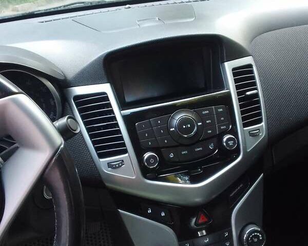 Красный Шевроле Круз, объемом двигателя 1.36 л и пробегом 142 тыс. км за 7000 $, фото 27 на Automoto.ua