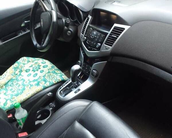 Красный Шевроле Круз, объемом двигателя 1.36 л и пробегом 142 тыс. км за 7000 $, фото 14 на Automoto.ua