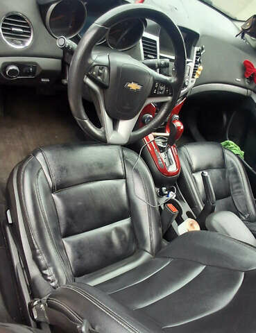 Красный Шевроле Круз, объемом двигателя 1.36 л и пробегом 220 тыс. км за 7500 $, фото 13 на Automoto.ua