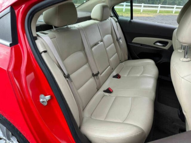 Красный Шевроле Круз, объемом двигателя 1.4 л и пробегом 87 тыс. км за 8000 $, фото 9 на Automoto.ua