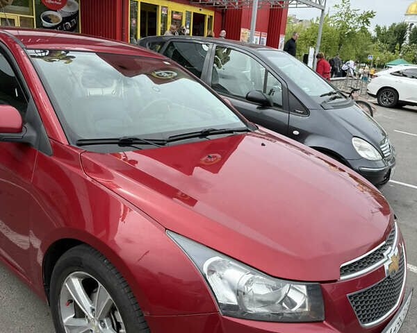 Красный Шевроле Круз, объемом двигателя 1.36 л и пробегом 220 тыс. км за 7500 $, фото 5 на Automoto.ua