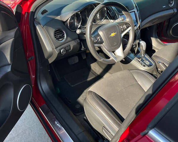 Красный Шевроле Круз, объемом двигателя 1.8 л и пробегом 142 тыс. км за 7500 $, фото 7 на Automoto.ua