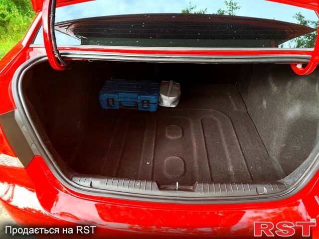 Красный Шевроле Круз, объемом двигателя 1.4 л и пробегом 190 тыс. км за 8000 $, фото 2 на Automoto.ua