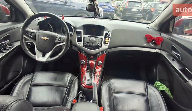 Красный Шевроле Круз, объемом двигателя 1.36 л и пробегом 220 тыс. км за 7500 $, фото 18 на Automoto.ua