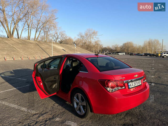 Красный Шевроле Круз, объемом двигателя 1.36 л и пробегом 160 тыс. км за 7500 $, фото 3 на Automoto.ua