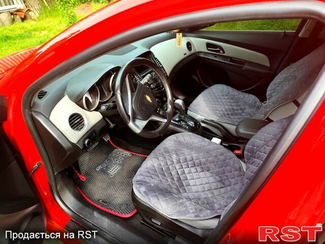 Красный Шевроле Круз, объемом двигателя 1.4 л и пробегом 190 тыс. км за 8000 $, фото 5 на Automoto.ua