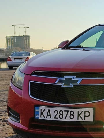 Красный Шевроле Круз, объемом двигателя 1.36 л и пробегом 160 тыс. км за 7500 $, фото 6 на Automoto.ua