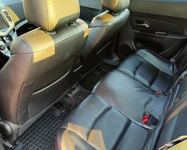 Красный Шевроле Круз, объемом двигателя 1.36 л и пробегом 160 тыс. км за 7500 $, фото 10 на Automoto.ua