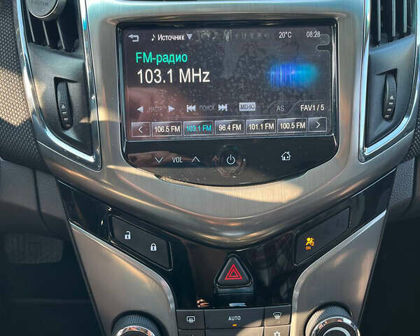 Красный Шевроле Круз, объемом двигателя 1.8 л и пробегом 142 тыс. км за 7500 $, фото 6 на Automoto.ua