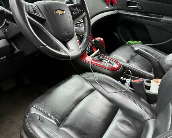 Красный Шевроле Круз, объемом двигателя 1.36 л и пробегом 220 тыс. км за 7500 $, фото 8 на Automoto.ua