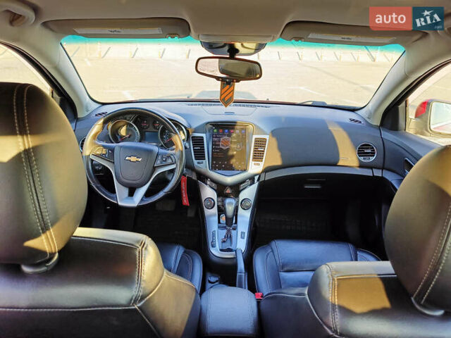 Красный Шевроле Круз, объемом двигателя 1.36 л и пробегом 160 тыс. км за 7500 $, фото 11 на Automoto.ua