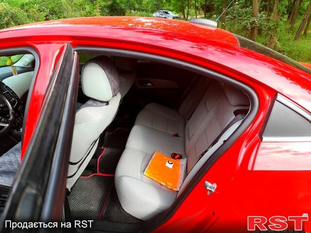 Красный Шевроле Круз, объемом двигателя 1.4 л и пробегом 190 тыс. км за 8000 $, фото 3 на Automoto.ua