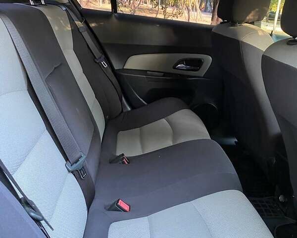 Красный Шевроле Круз, объемом двигателя 1.8 л и пробегом 180 тыс. км за 6800 $, фото 3 на Automoto.ua