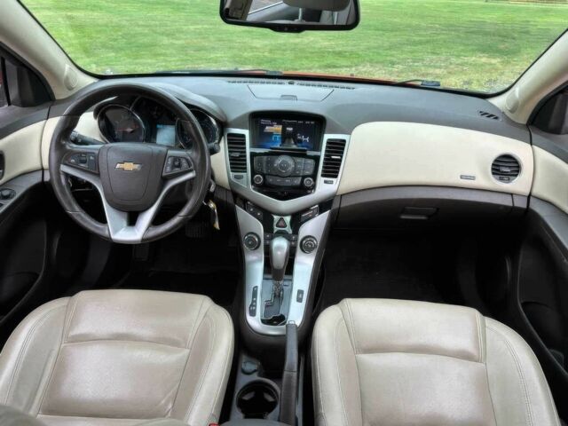 Красный Шевроле Круз, объемом двигателя 1.4 л и пробегом 87 тыс. км за 8000 $, фото 7 на Automoto.ua