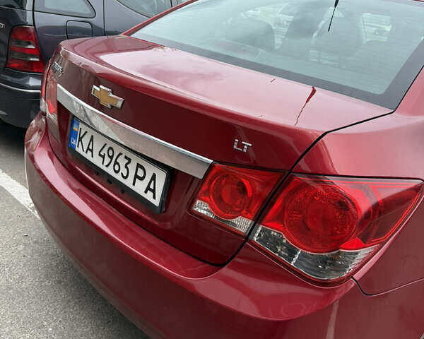 Красный Шевроле Круз, объемом двигателя 1.36 л и пробегом 220 тыс. км за 7500 $, фото 2 на Automoto.ua