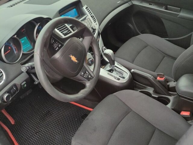 Красный Шевроле Круз, объемом двигателя 0 л и пробегом 220 тыс. км за 7198 $, фото 2 на Automoto.ua