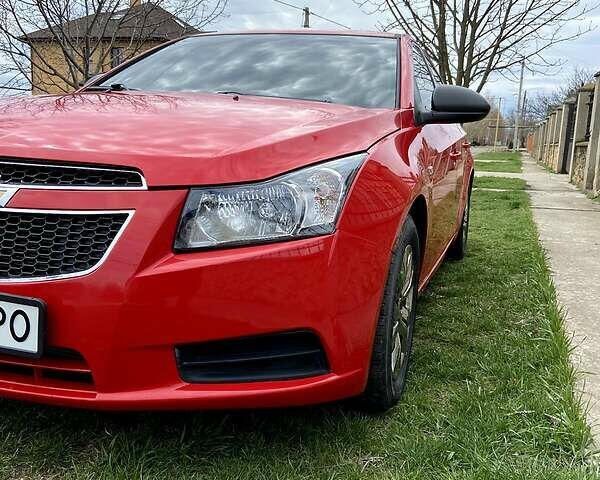 Красный Шевроле Круз, объемом двигателя 1.8 л и пробегом 146 тыс. км за 7200 $, фото 2 на Automoto.ua