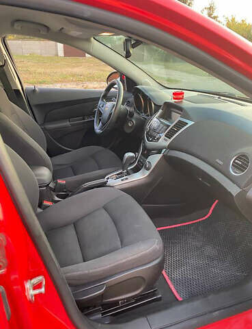 Красный Шевроле Круз, объемом двигателя 1.4 л и пробегом 209 тыс. км за 7200 $, фото 2 на Automoto.ua