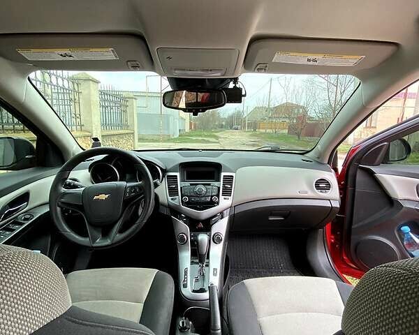 Красный Шевроле Круз, объемом двигателя 1.8 л и пробегом 146 тыс. км за 7200 $, фото 5 на Automoto.ua