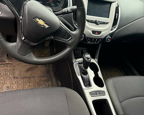 Красный Шевроле Круз, объемом двигателя 1.4 л и пробегом 170 тыс. км за 6700 $, фото 6 на Automoto.ua