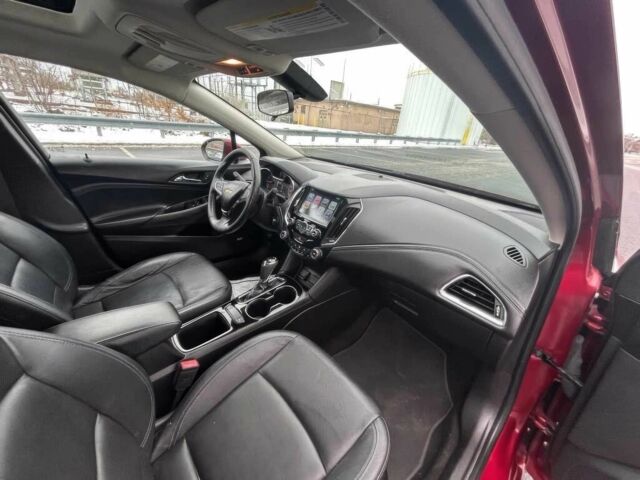 Красный Шевроле Круз, объемом двигателя 1.6 л и пробегом 50 тыс. км за 1850 $, фото 9 на Automoto.ua