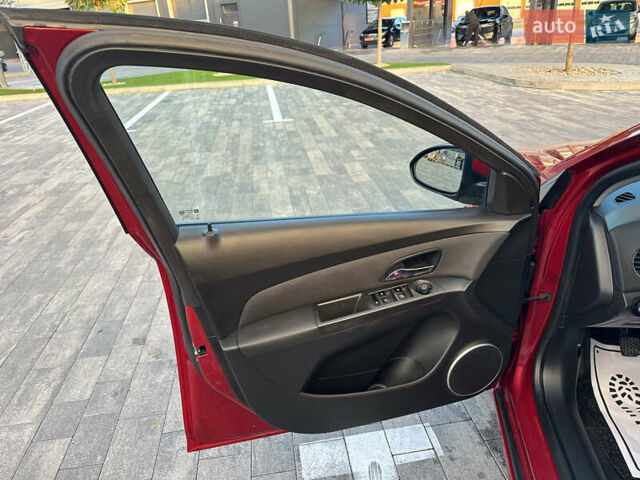 Шевроле Круз 2013 в Луцке на Automoto.ua Красный Шевроле Круз, объемом двигателя 1.7 л и пробегом 234 тыс. км за 7400 $, фото 53 на Automoto.ua