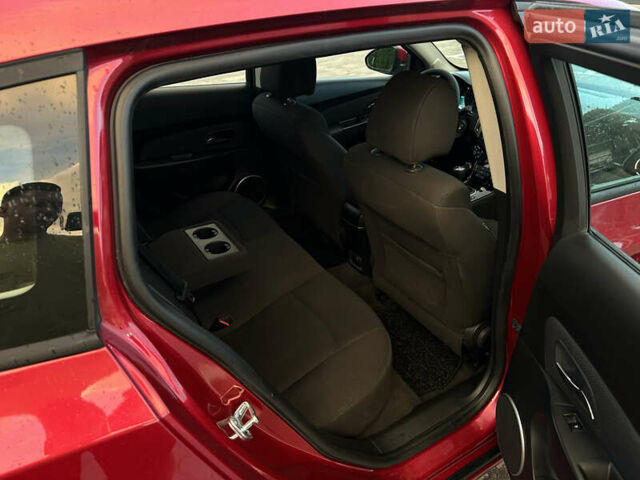 Шевроле Круз 2013 в Луцке на Automoto.ua Красный Шевроле Круз, объемом двигателя 1.7 л и пробегом 234 тыс. км за 7400 $, фото 78 на Automoto.ua