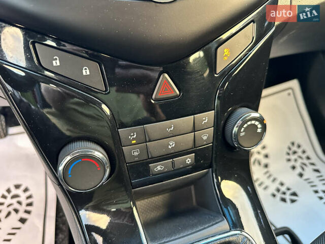 Шевроле Круз 2013 в Луцке на Automoto.ua Красный Шевроле Круз, объемом двигателя 1.7 л и пробегом 234 тыс. км за 7400 $, фото 59 на Automoto.ua